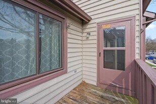 4820B Aberdeen Dr in Mount Laurel, NJ - Building Photo