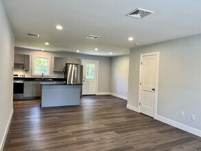 479 Norwich Ave, Unit 1 in Colchester, CT - Building Photo - Building Photo