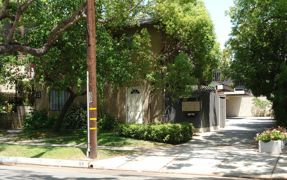 54 Oak Ave in Pasadena, CA - Building Photo