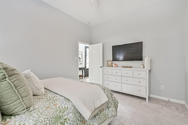 property at 5010 Walnut Grv Ln