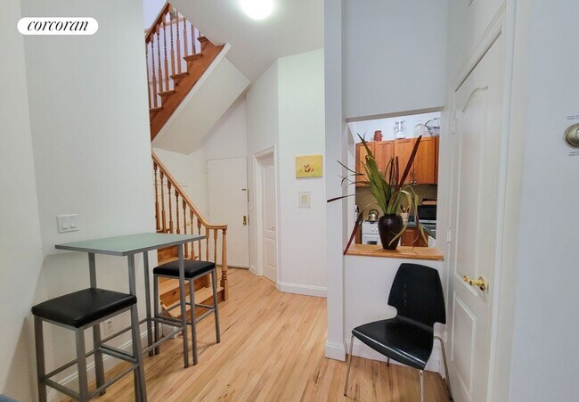 344 E 51st St in New York, NY - Building Photo - Building Photo