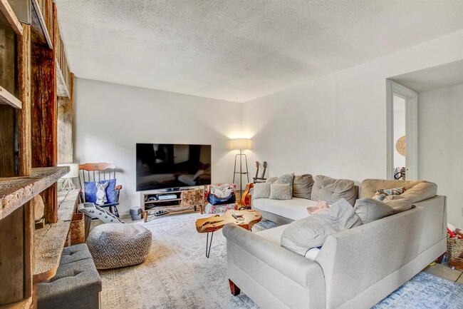 property at 3317 S Oak Dr