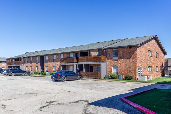 Highland Terrace Apartments in Greenville, TX - Building Photo - Building Photo