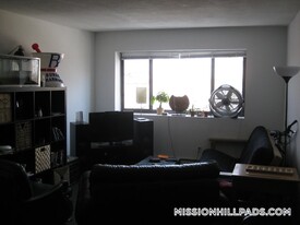 226 Parker Hill Ave in Roxbury Crossing, MA - Building Photo