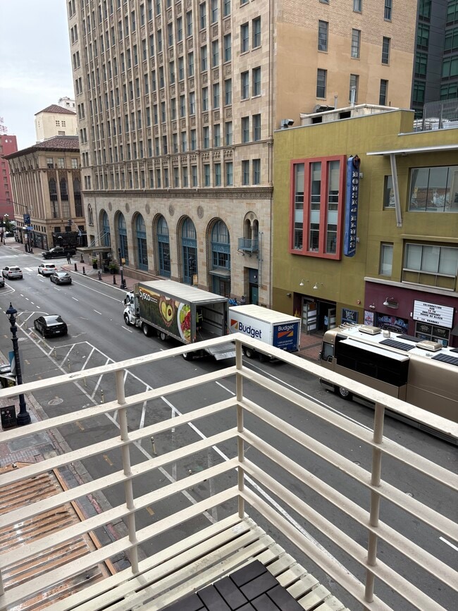 1055 6th Ave in San Diego, CA - Building Photo - Building Photo