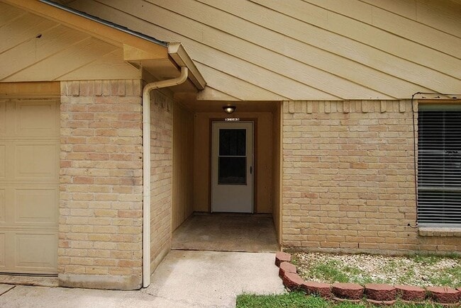 28302 Doverbrook Dr in Huffman, TX - Building Photo - Building Photo