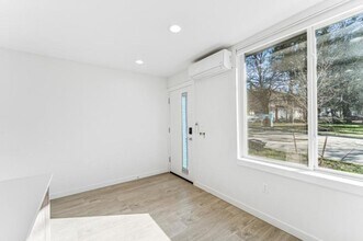 2404 SW Genesee St in Seattle, WA - Building Photo - Building Photo