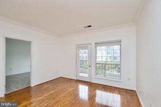 4850 Eisenhower Ave in Alexandria, VA - Building Photo - Building Photo