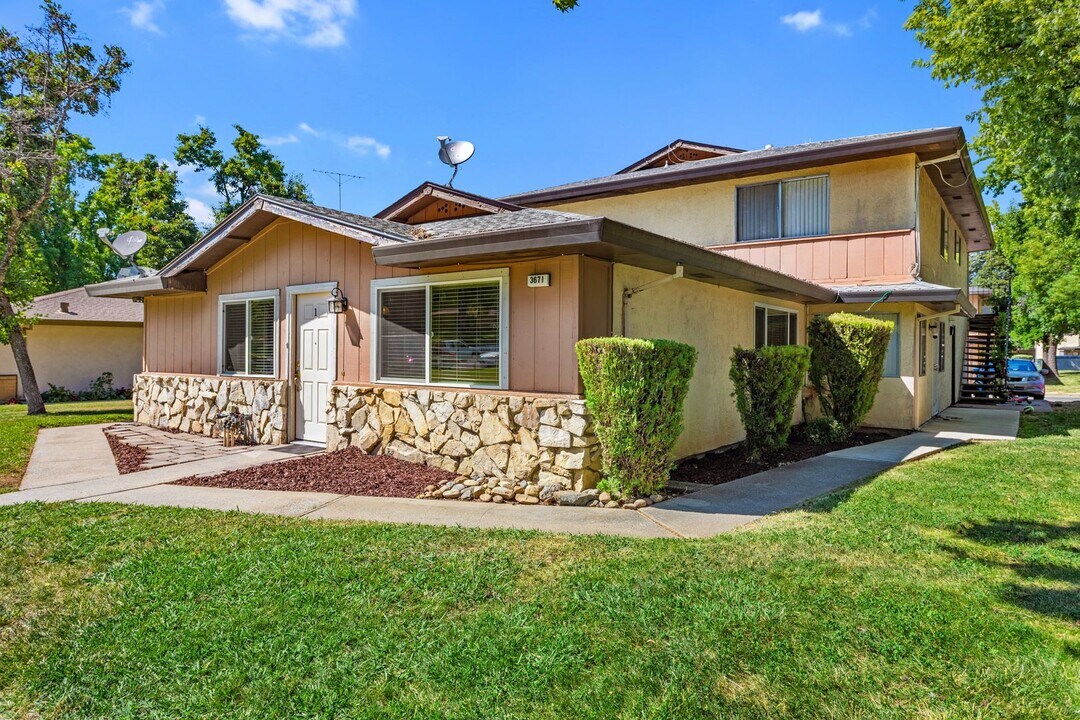 3671 Galena Dr in Auburn, CA - Building Photo