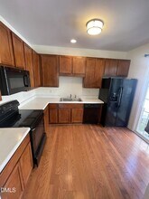 1130 Renewal Pl, Unit 100 in Raleigh, NC - Foto de edificio - Building Photo