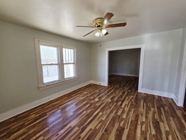 1009 S Main St in Big Spring, TX - Building Photo - Building Photo