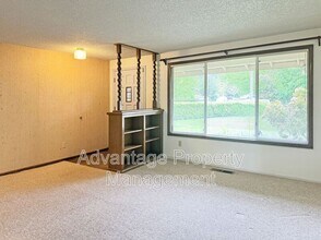 2350 NW Green Cir in Corvallis, OR - Building Photo - Building Photo