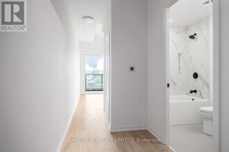 1285 Dupont St in Toronto, ON - Building Photo - Building Photo