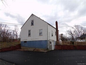 2 Mertes Ln in New Windsor, NY - Foto de edificio - Building Photo