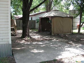 106 GBRV Lp in Canyon Lake, TX - Building Photo - Building Photo