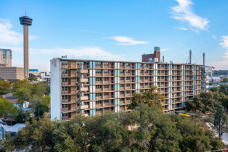 Victoria Plaza in San Antonio, TX - Building Photo - Building Photo