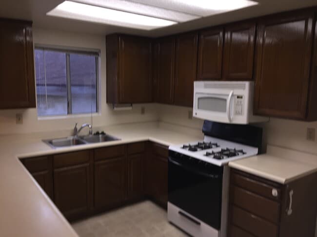 4506 W 172nd St, Unit B in Lawndale, CA - Building Photo - Building Photo