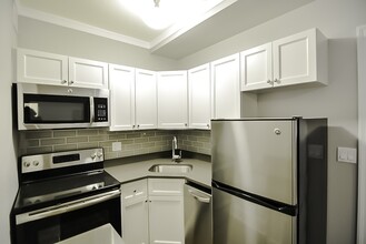 817 W Lakeside Pl in Chicago, IL - Building Photo - Building Photo