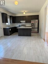 1124 Cameo St in Pickering, ON - Building Photo