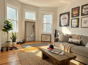 24 Dawes St in Boston, MA - Foto de edificio - Building Photo