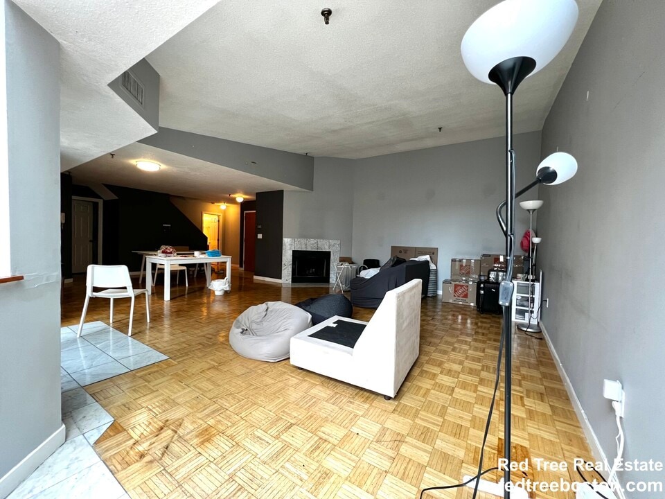 152 Kelton St, Unit 3 in Boston, MA - Building Photo