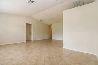 9143 Hawkins Ct in New Port Richey, FL - Building Photo - Building Photo