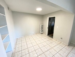 4260 HAMPSHIRE GREEN Ct in Las Vegas, NV - Building Photo - Building Photo