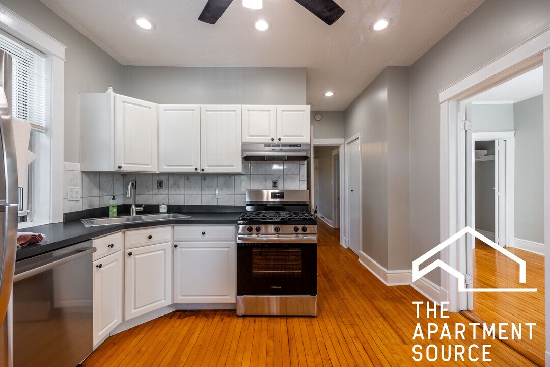 3219 N Leavitt St, Unit 1R in Chicago, IL - Building Photo
