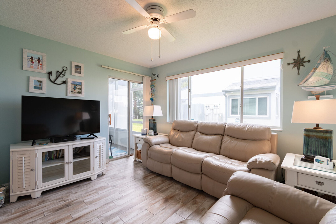 516 Beach Park Ln in Cape Canaveral, FL - Building Photo