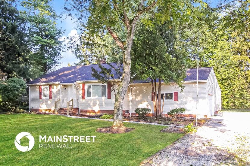 7018 SOM Center Road in Solon, OH - Building Photo