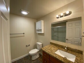 515 East Denny Apartments in Seattle, WA - Building Photo - Interior Photo