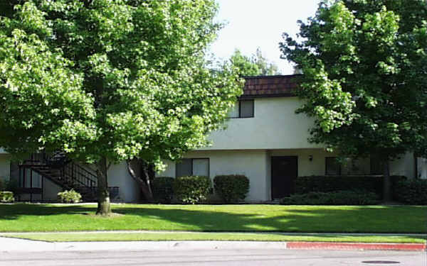 1345 Parker Ct in Redlands, CA - Foto de edificio