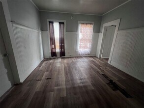 513 W Caney St in Wharton, TX - Foto de edificio - Building Photo