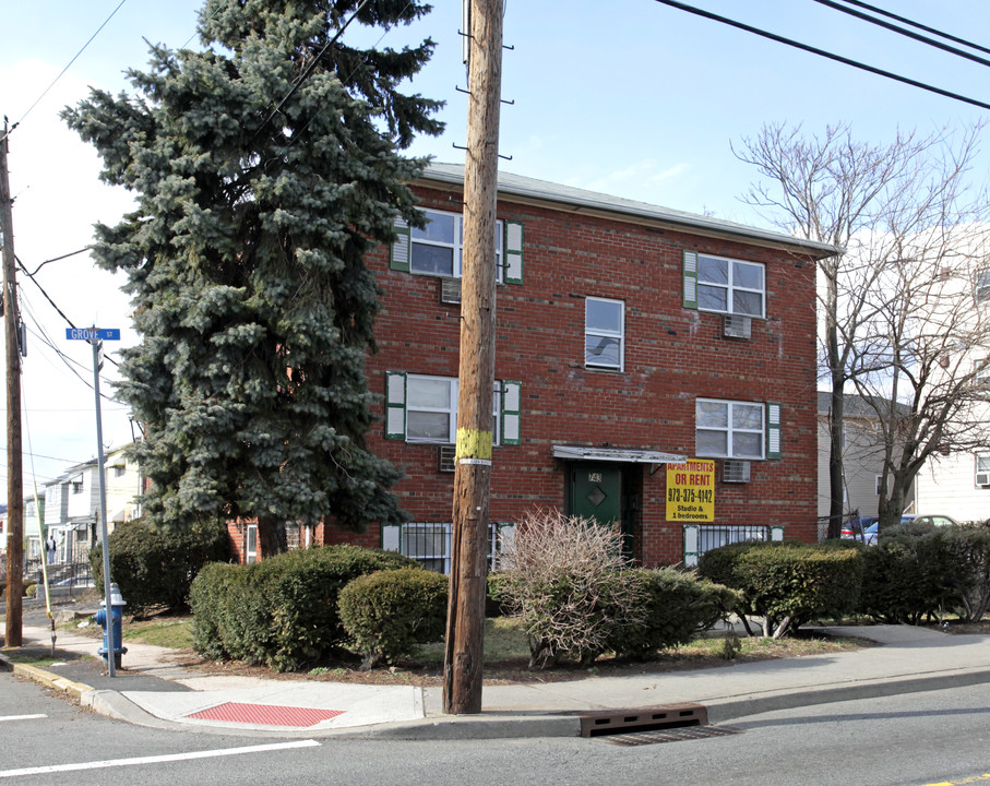 743 Grove St in Irvington, NJ - Building Photo