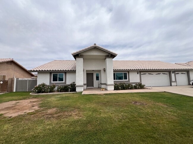 property at 3512 W 27th Ln