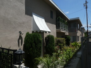 3520 Clarington Ave in Los Angeles, CA - Building Photo - Building Photo