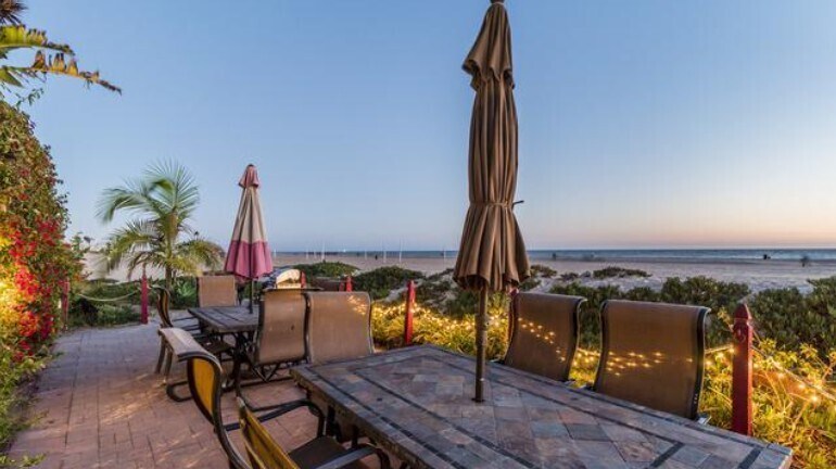 6615 Pacific Ave in Playa Del Rey, CA - Building Photo