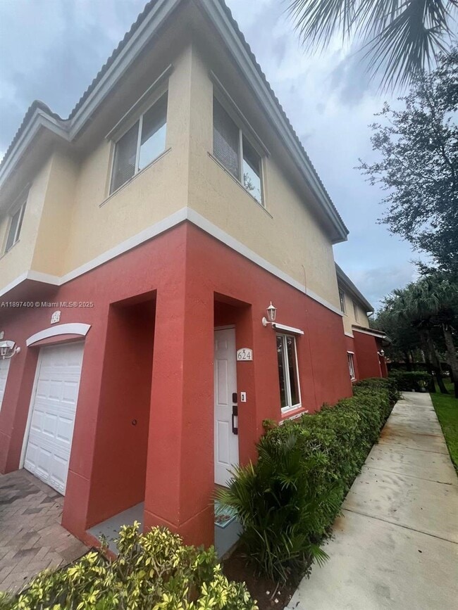 3310 Palomino Dr in Hollywood, FL - Foto de edificio - Building Photo