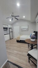17731 Raymer St in Northridge, CA - Building Photo - Building Photo