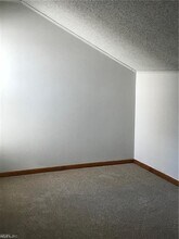 1436 Thamesford Dr in Virginia Beach, VA - Foto de edificio - Building Photo