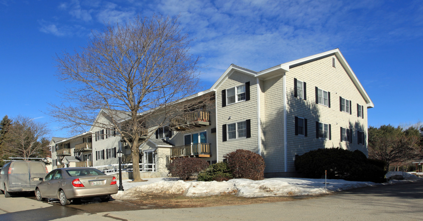 Meadow Park Apartments in Augusta, ME - Foto de edificio