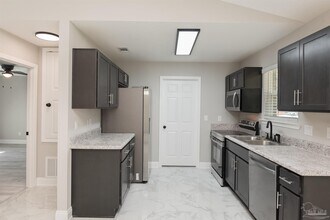 7266 Rolling Hills Rd in Pensacola, FL - Building Photo - Building Photo