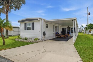 24 Cheyenne Trail in Naples, FL - Building Photo