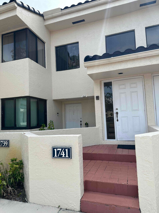 1741 NW 81st Way in Plantation, FL - Building Photo