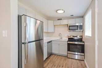 4874 E 28th St in Tucson, AZ - Building Photo - Building Photo