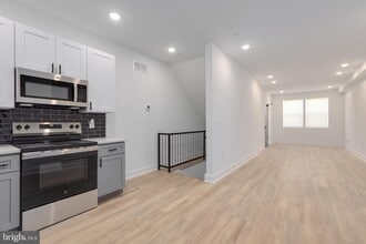 2061 N 8th St in Philadelphia, PA - Building Photo - Building Photo