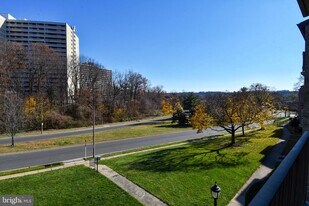 6135 Edsall Rd in Alexandria, VA - Building Photo