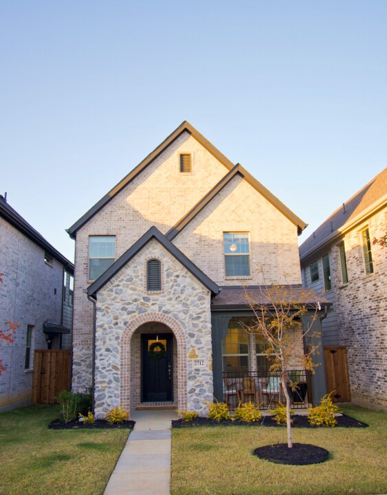 2712 Big Bend Mews in Corinth, TX - Building Photo