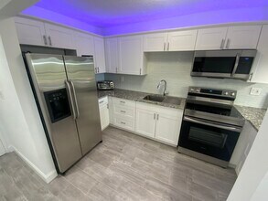 6444 Collins Ave, Unit 302 in Miami Beach, FL - Building Photo - Building Photo