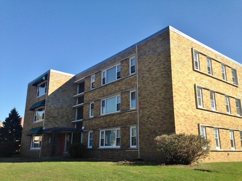 Saunders at the Park in St. Paul, MN - Building Photo